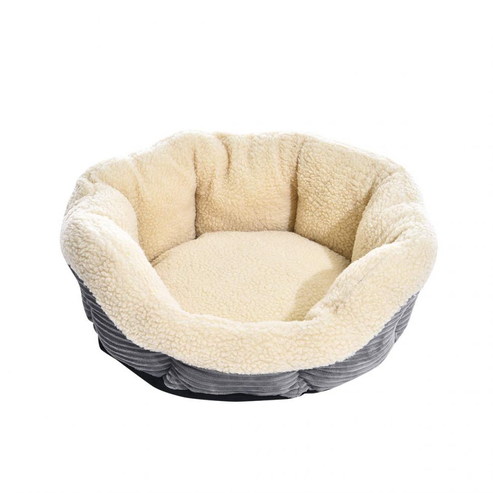 5 of the Very Best Self Warming Pet Beds | Check What's Best